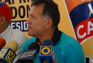 Former Mayor of San Cristóbal, William Mendez. He's supported by OPINA, Poder Laboral and Procomunidad.